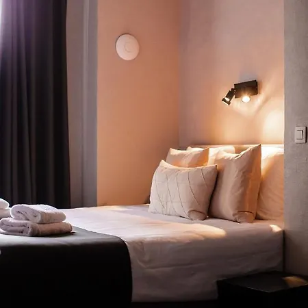 Hotel Rose Red